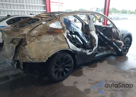 2021 Tesla Model Y Long Range Dual Motor All-Wheel Drive z USA, uszkodzony, nr VIN 5YJYGDEE5MF263019